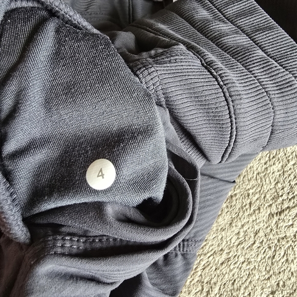 Lululemon Studio Crop dark grey unlined size 4 - Picture 11 of 11